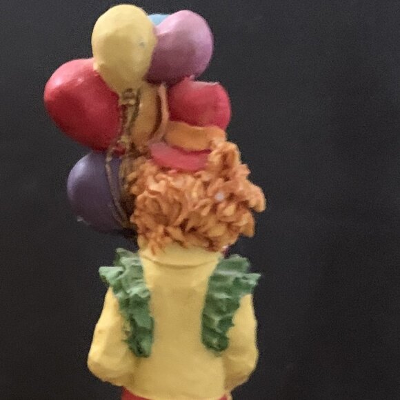 FIGURINE - VINTAGE Resin tall thin circus CLOWN with balloons & walking stick - Picture 7 of 8